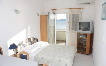 Apartmanok A Tenger Mellett Pisak, Omis - 4815 Pisak