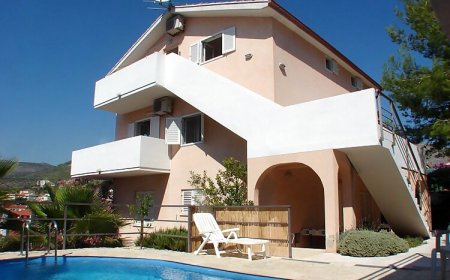 Apartmanok Családok Részére Medencével Seget Vranjica, Trogir - 14409 Seget Vranjica