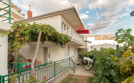 Apartmanok Parkolóhellyel Omis - 14422 Omiš
