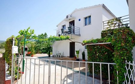 Apartmanok Parkolóhellyel Rogoznica - 17318