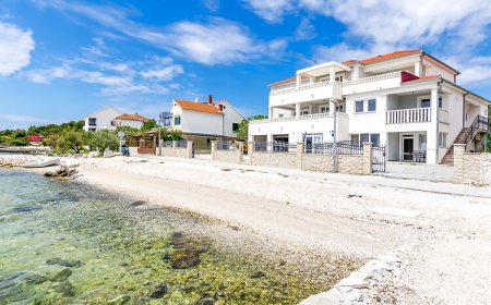 Apartments Villa J i M by the sea Rogoznica
