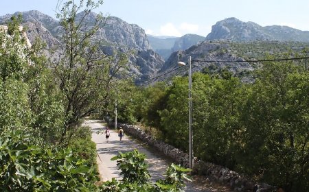 Apartmanok és Szobák Parkolóhellyel Starigrad, Paklenica - 6606 Starigrad