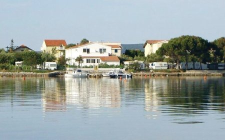 Apartmanok A Tenger Mellett Sukosan, Zadar - 5819 Sukošan