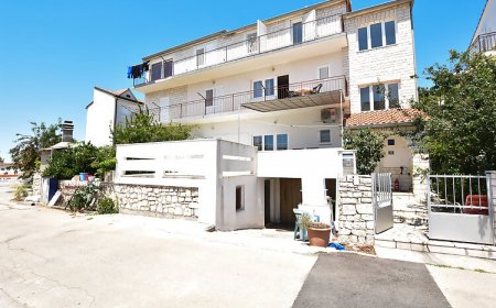 Apartments Vinko Primosten