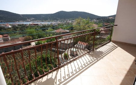 Apartmanok Parkolóhellyel Vinisce, Trogir - 6117 Vinišće