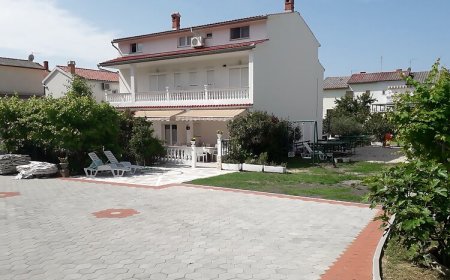 Apartmanok Parkolóhellyel Palit, Rab - 4990 Palit
