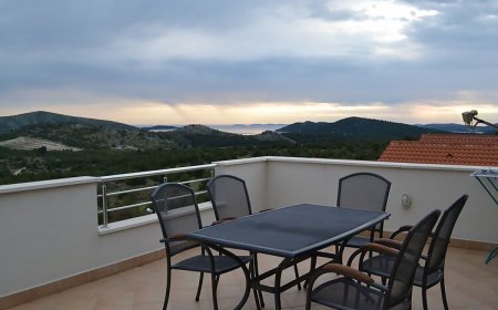 Apartmanok Parkolóhellyel Grebastica, Sibenik - 13365 Grebaštica