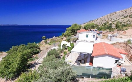 Robinson House Jimi Vela Planica