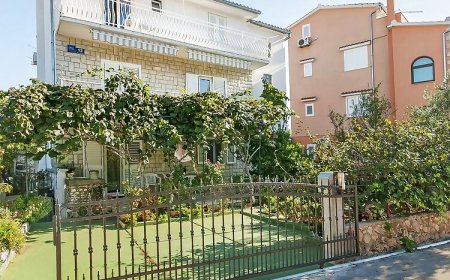 Apartments Karleusa Rogoznica