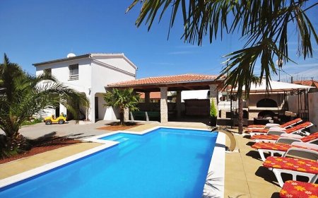 Apartmanok és Szobák Medencével Sukosan, Zadar - 5906 Sukošan