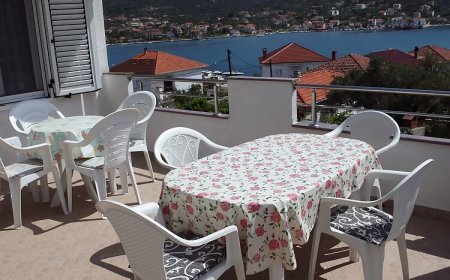 Apartment Jakov Vinisce