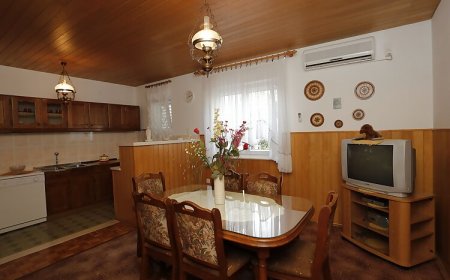 Apartmanok Parkolóhellyel Supetar, Brac - 16699 Supetar