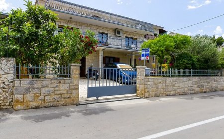 Apartments Vanja Arbanija