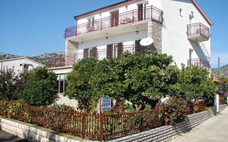 Apartments VV Seget Vranjica