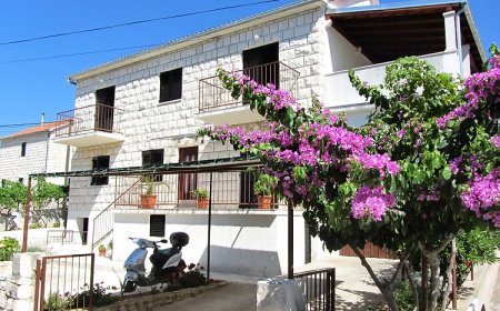 Apartmanok Parkolóhellyel Sutivan, Brac - 744 Sutivan