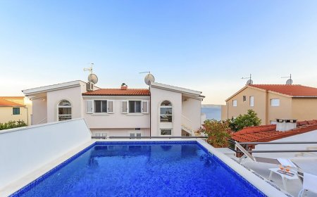 Apartmanok A Tenger Mellett Medencével Rastici, Ciovo - 1084 Rastići