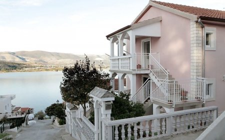 Apartments Iva Arbanija