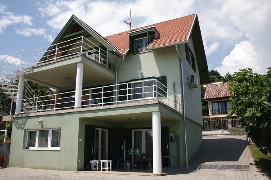 Fügefa Apartman Balatonalmádi