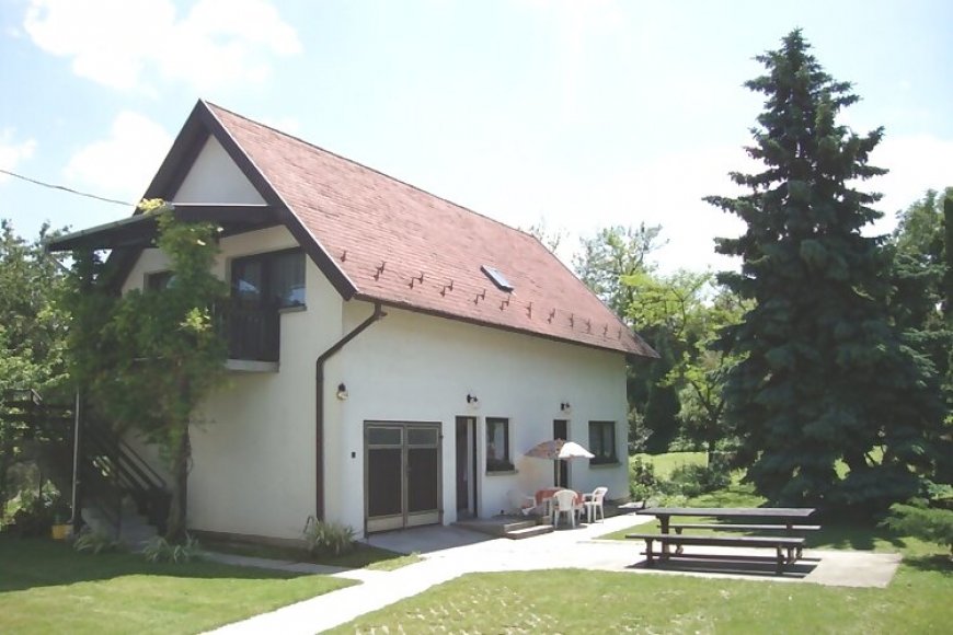 Gyöngyvirág Apartmanház Balatonboglár