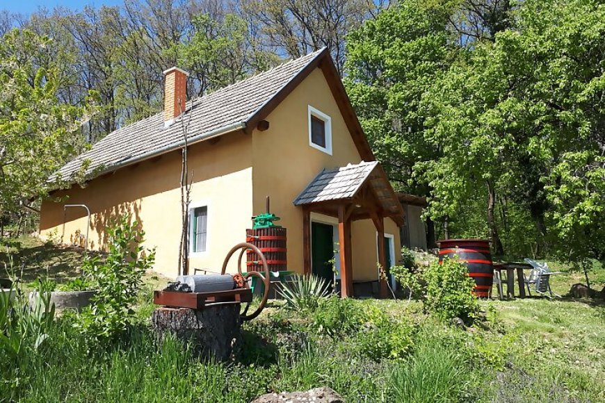 Cottage by the Woods Balatonhenye