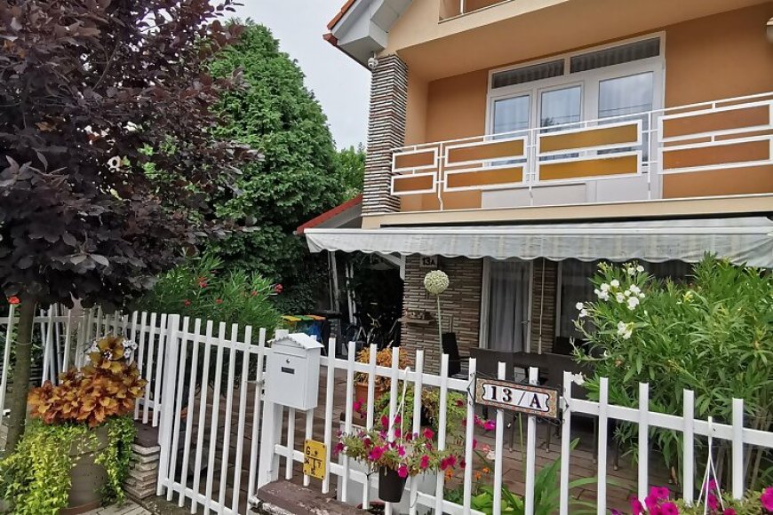 Májusfa Apartman Balatonszárszó