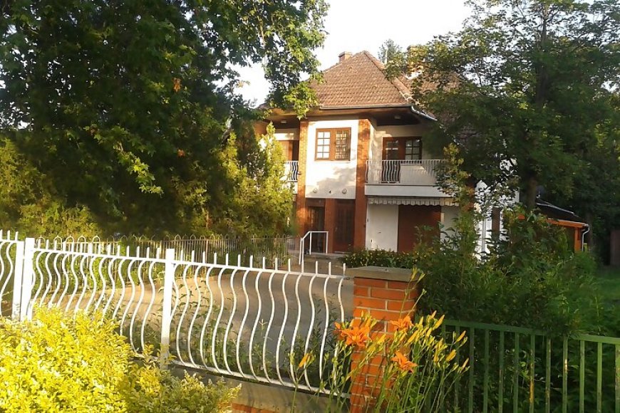 Napraforgó Apartmanok Balatonszemes