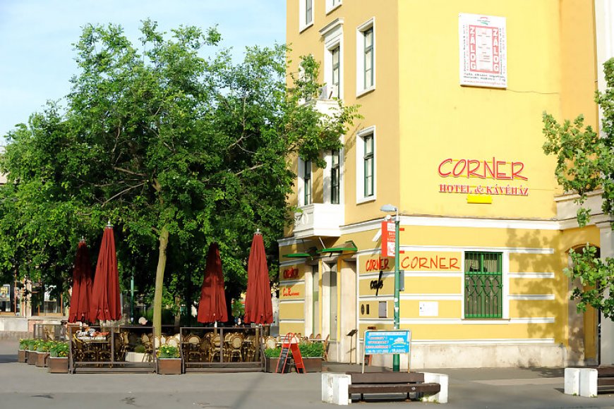Corner Hotel Dunaújváros