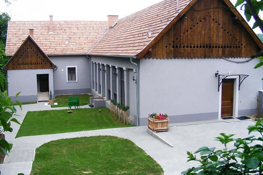 Bagolyvár Apartmanház Kétbodony