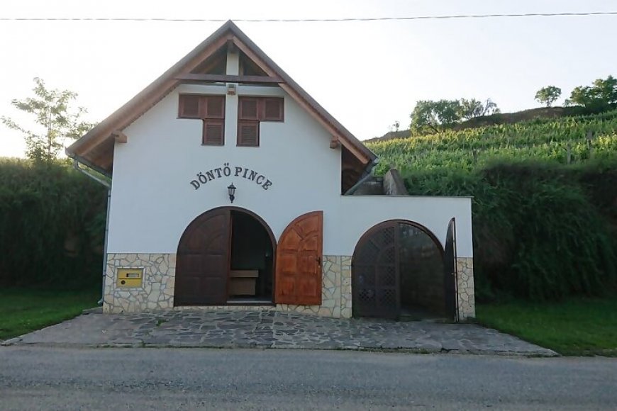 Döntőház** Tokaj