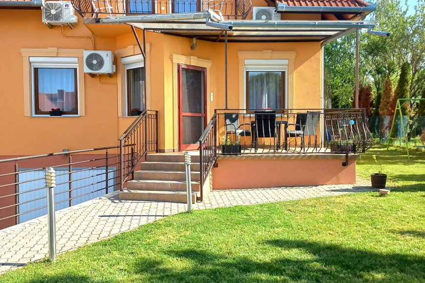 Napsugár Apartman Vonyarcvashegy