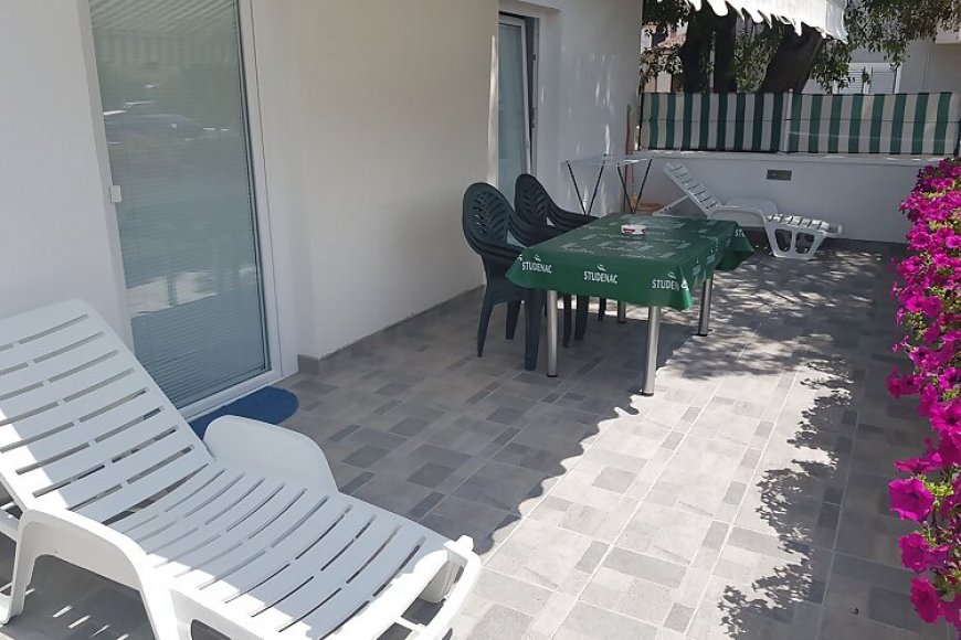 Apartmanok Parkolóhellyel Seline, Paklenica - 6604 Seline