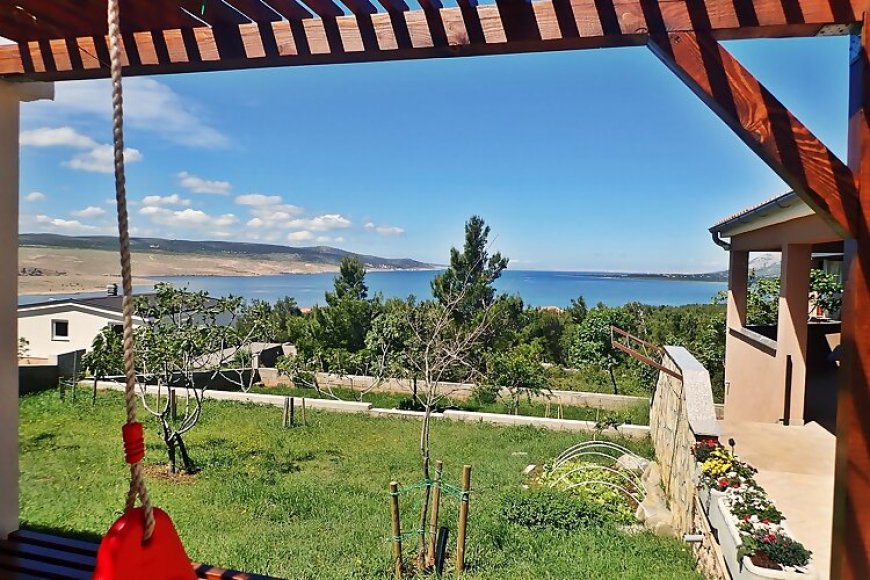 Apartment BOREAS-with panoramic view to the sea and Velebit Rovanjska