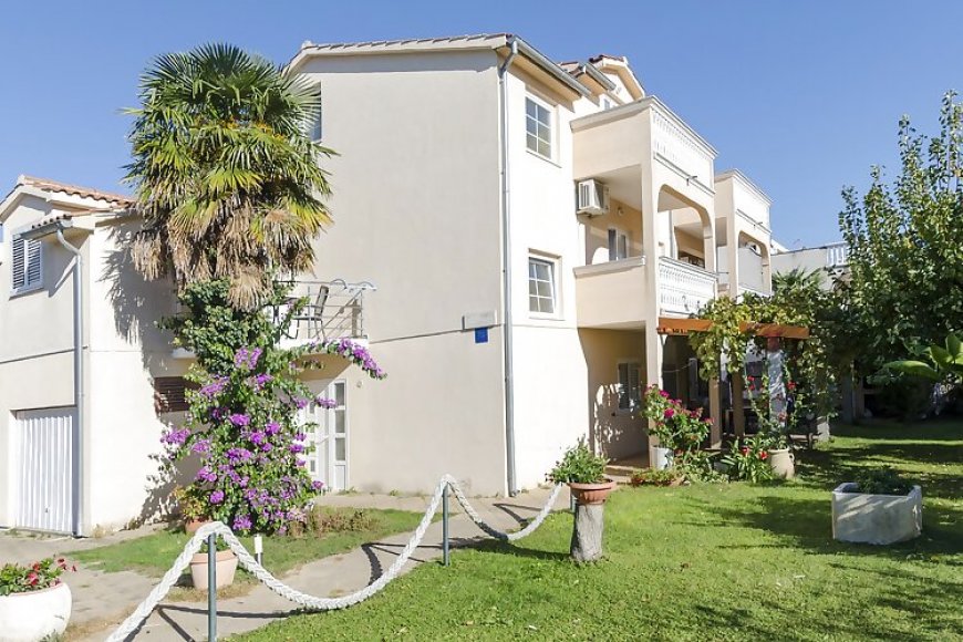 Apartments Sweet garden Vodice