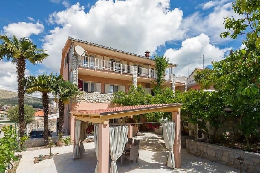 Apartmani Dora Trogir