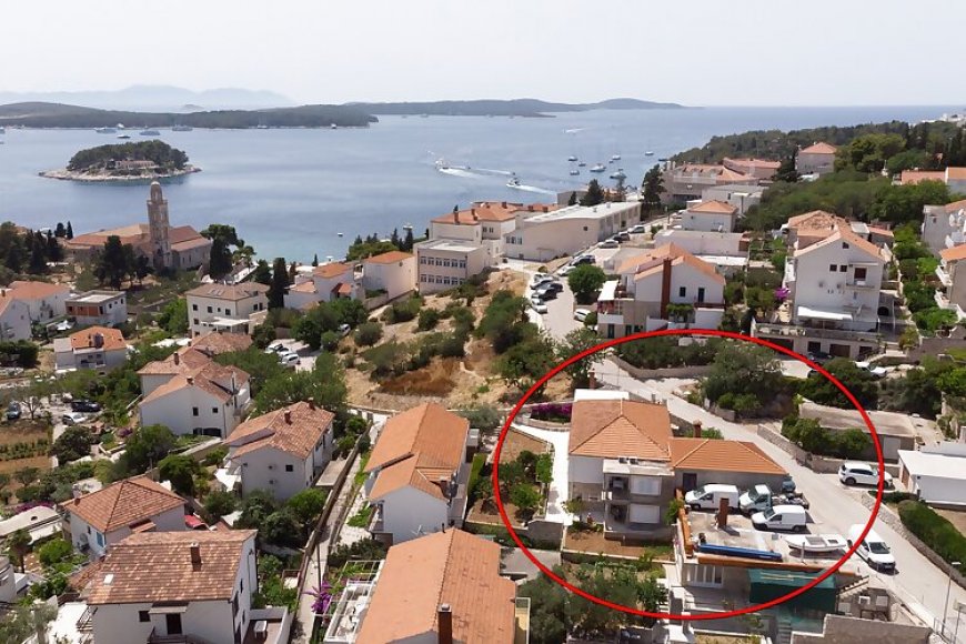 Apartmanok és Szobák Parkolóhellyel Hvar - 15706