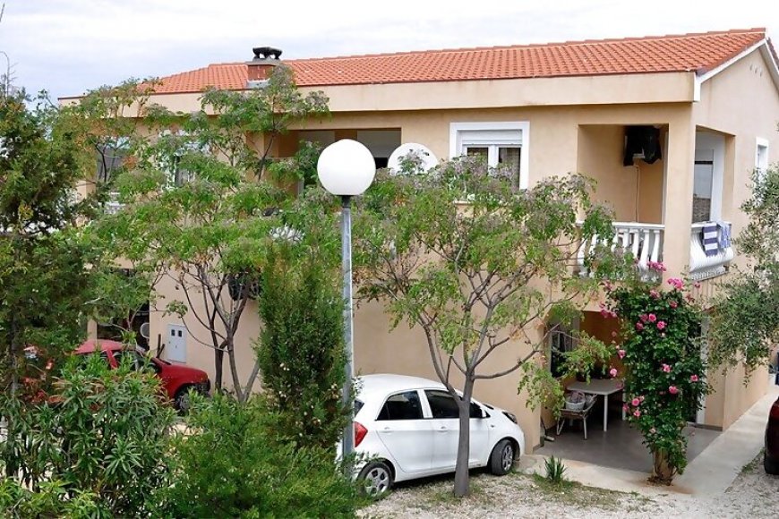 Apartmanok Parkolóhellyel Vir - 13686