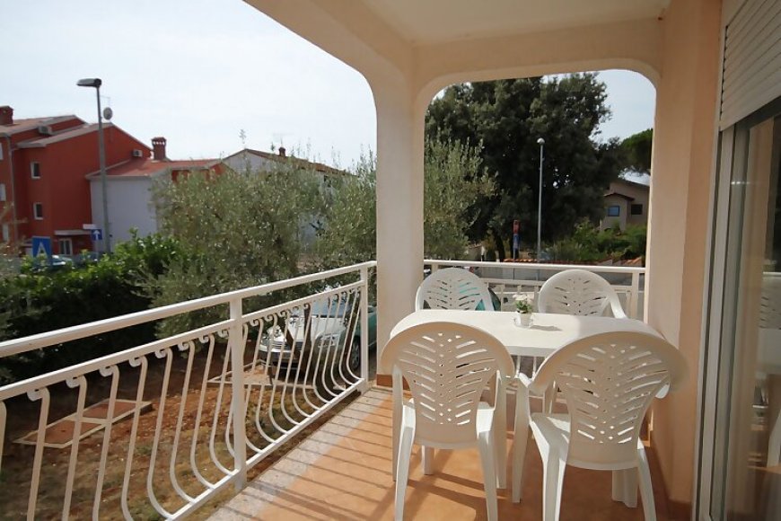 Apartmanok Parkolóhellyel Novigrad - 7049