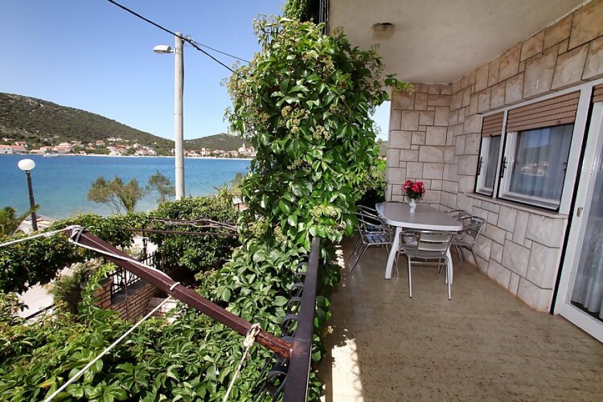 Apartmanok A Tenger Mellett Vinisce, Trogir - 4892 Vinišće