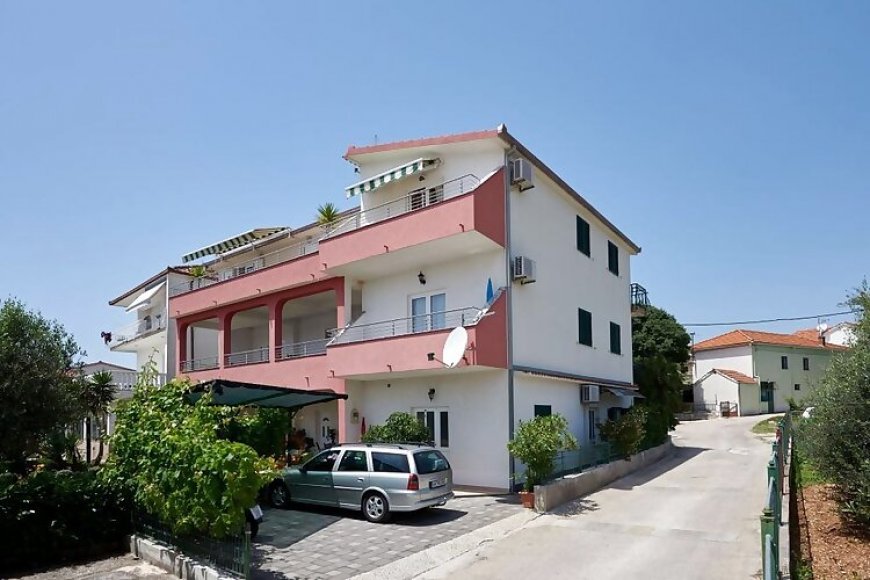 Apartmani Mare Seget Vranjica