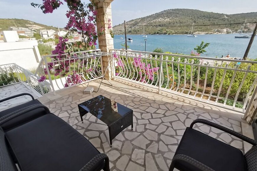 Apartmanok A Tenger Mellett Vinisce, Trogir - 4288 Vinišće