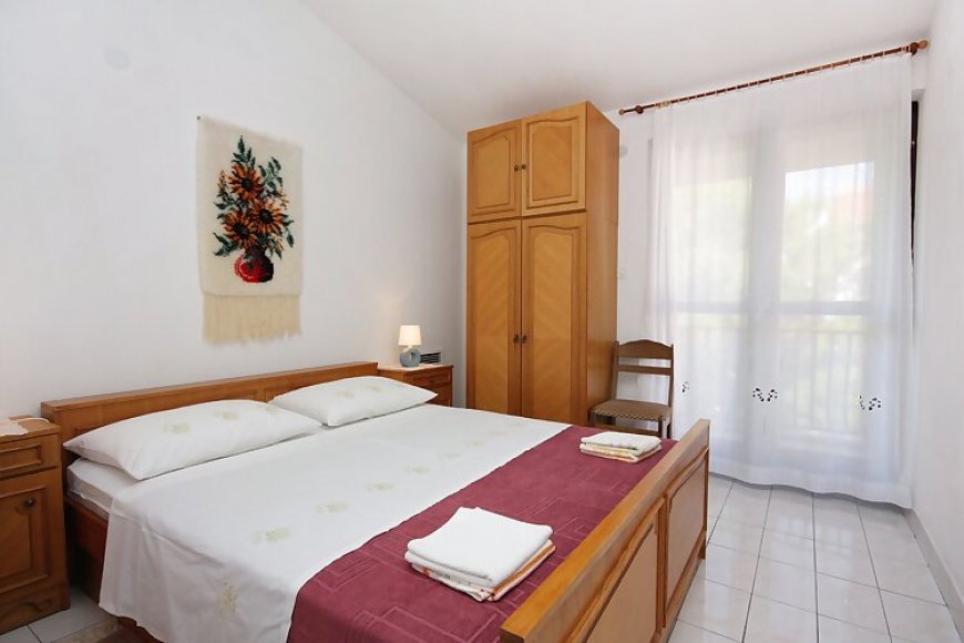 Apartmanok Parkolóhellyel Supetar, Brac - 5653 Supetar