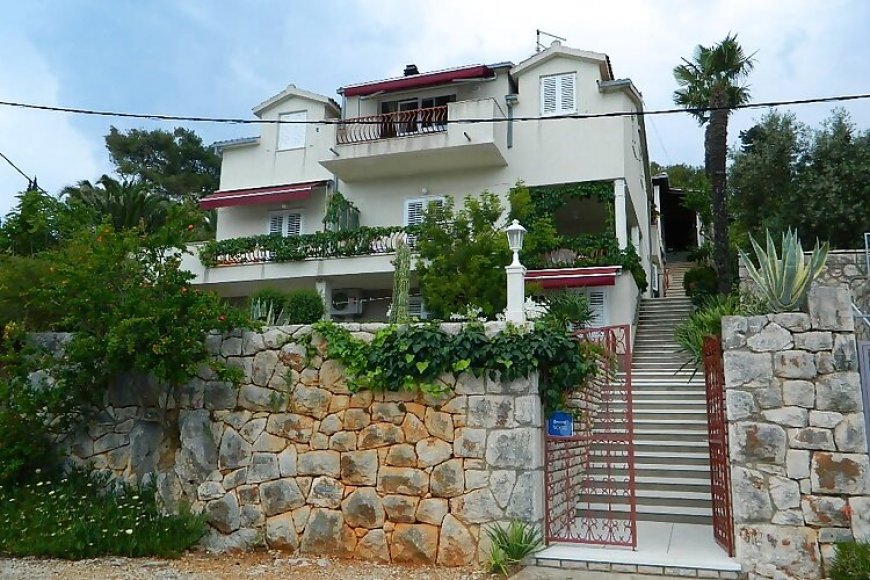 Apartment and Room Darinka Vrboska