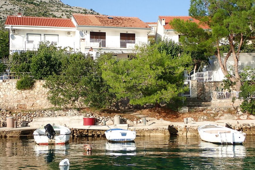 Apartment TINA-on the beachfront Starigrad Paklenica