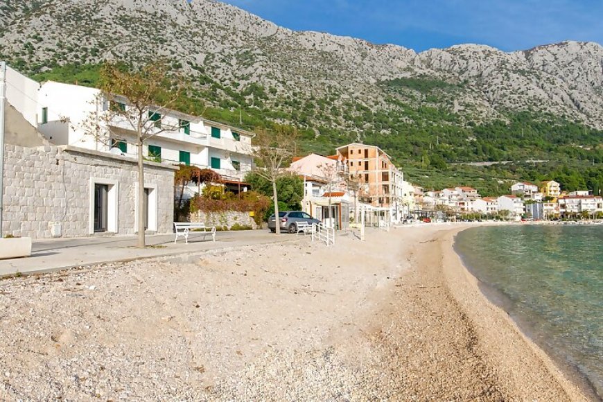 Apartment On the beach Igrane