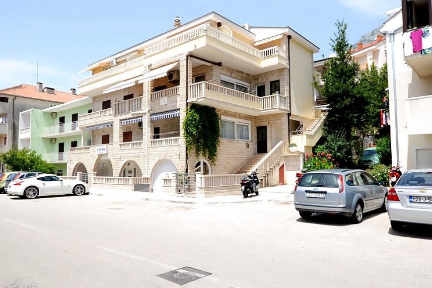 Apartments Pero Makarska