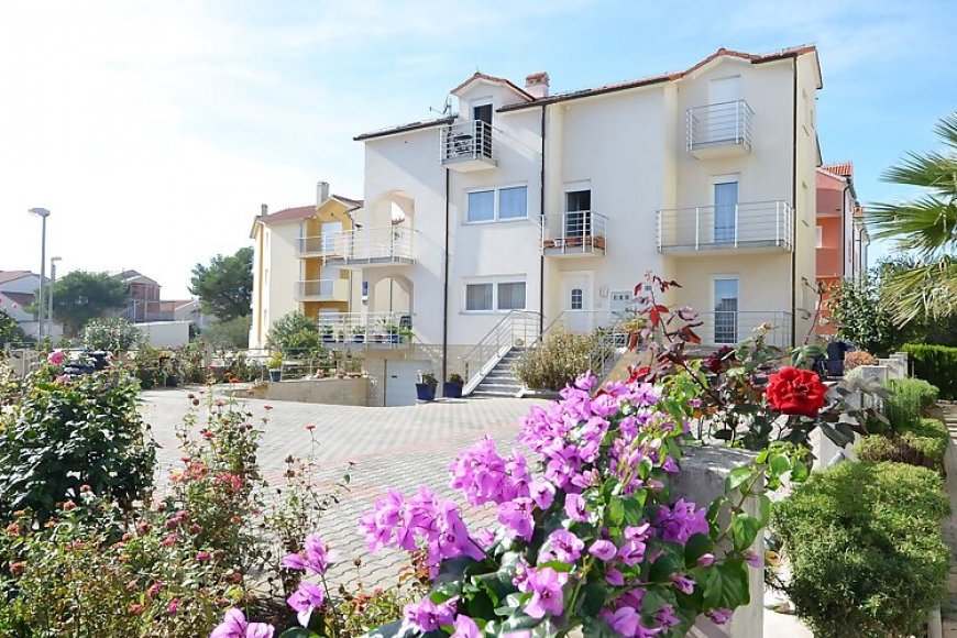 Apartments Mara Vodice