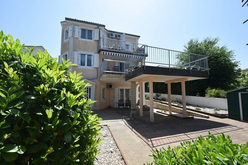 Apartments Frane Malinska