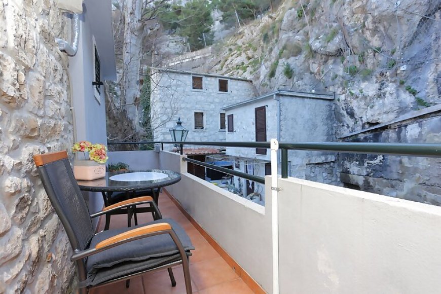 Apartmanok Parkolóhellyel Omis - 4327 Omiš