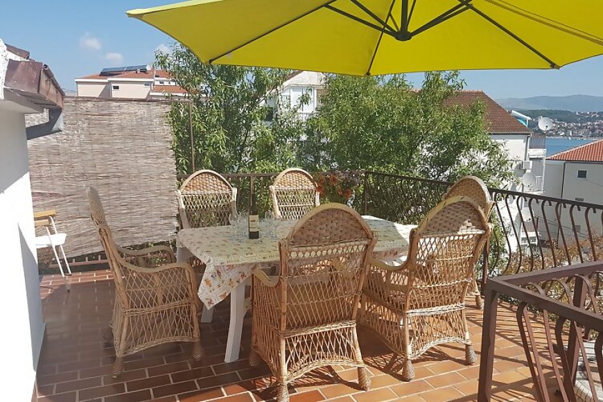 Apartmanok A Tenger Mellett Okrug Gornji, Ciovo - 11231 Okrug Gornji