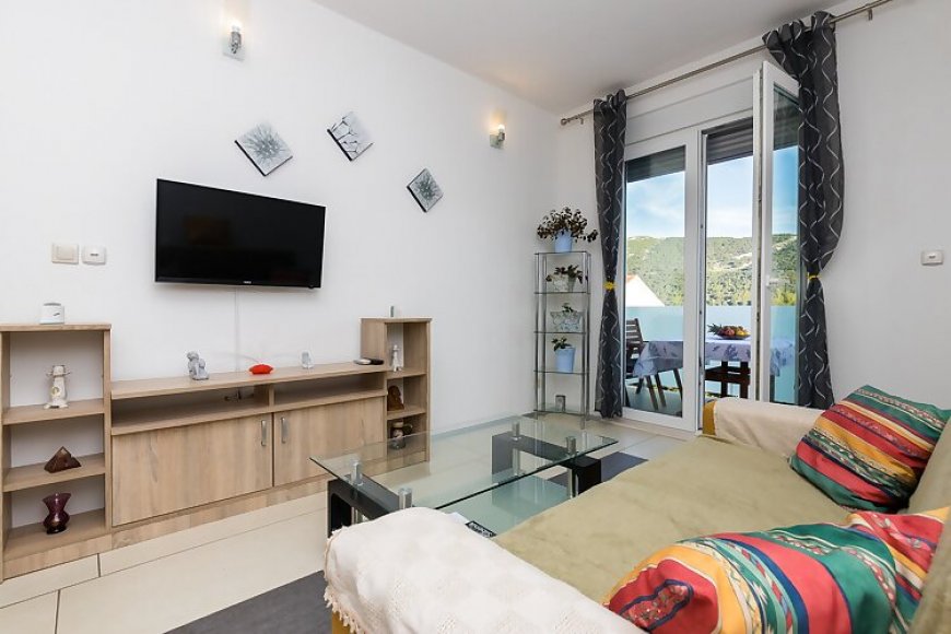 Apartmanok és Szobák Parkolóhellyel Grebastica, Sibenik - 17831 Grebaštica